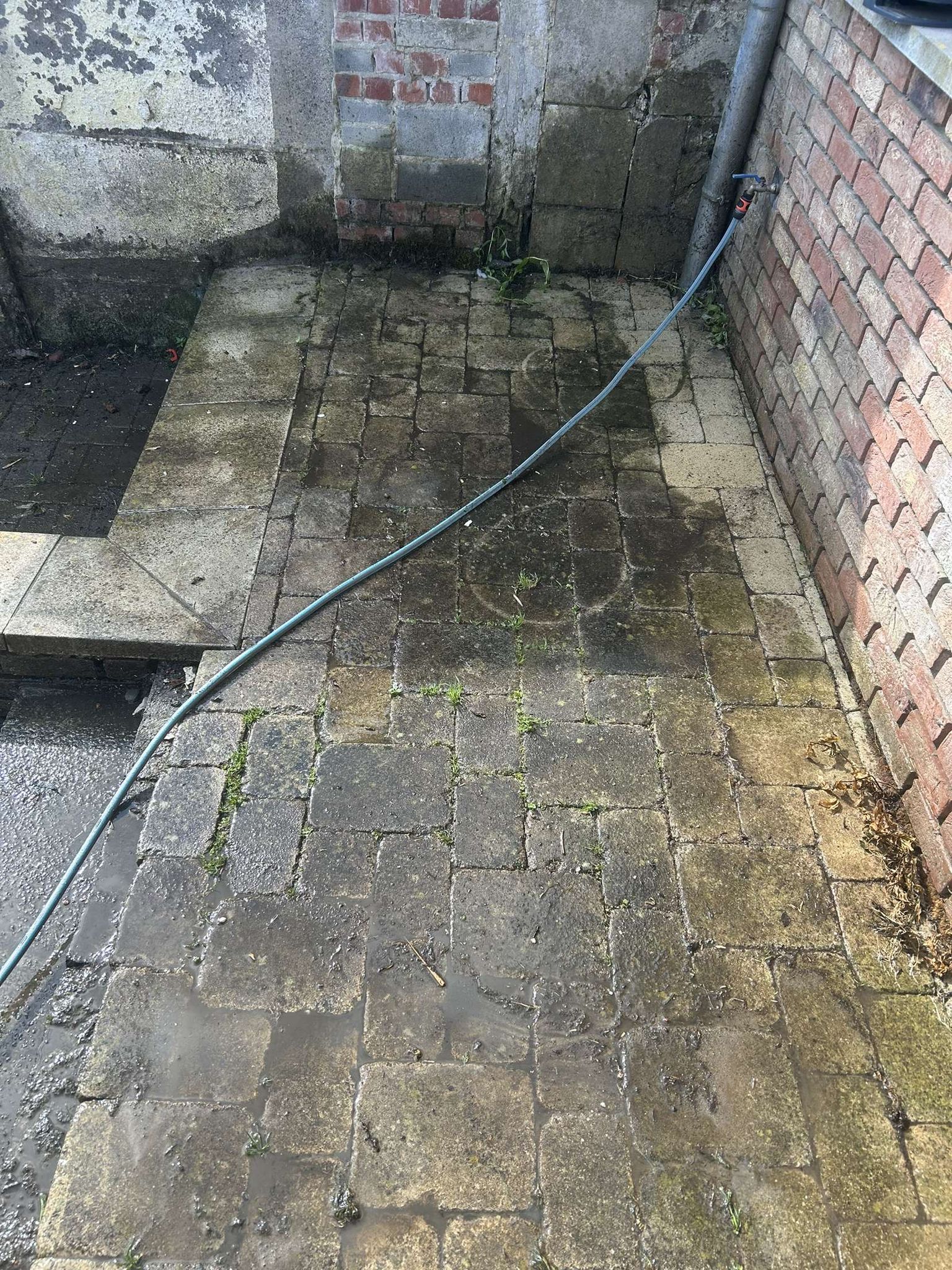 Avant nettoyage façade maison Mons