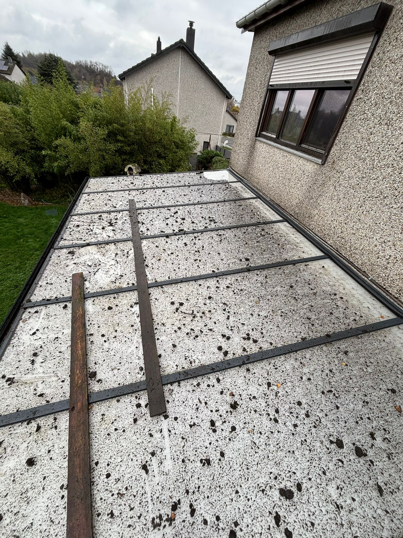 Avant nettoyage toiture Mons